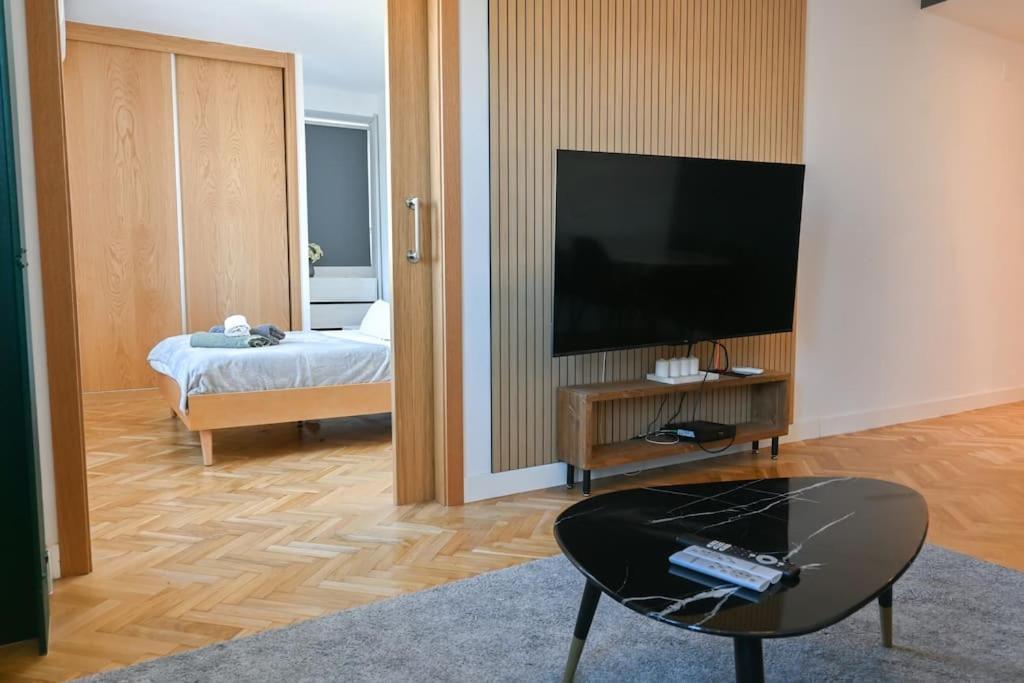 For You Rentals Apartamento Temporal Centrico De Dos Dormitorios Sil2 Madrid Bagian luar foto