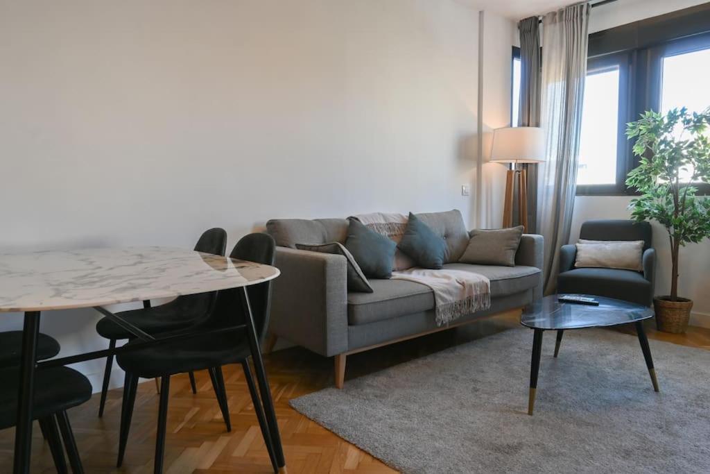 For You Rentals Apartamento Temporal Centrico De Dos Dormitorios Sil2 Madrid Bagian luar foto