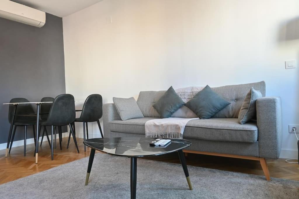 For You Rentals Apartamento Temporal Centrico De Dos Dormitorios Sil2 Madrid Bagian luar foto